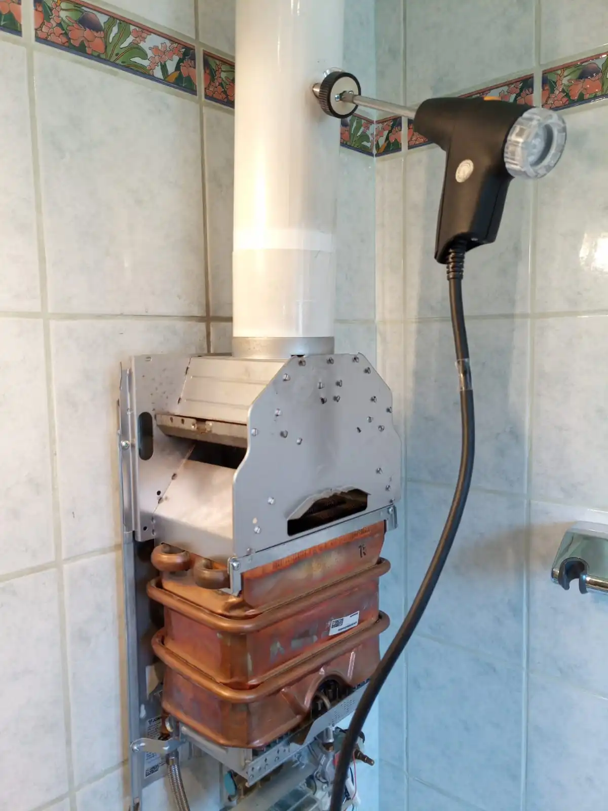 Durchlauferhitzer Wartung und Abgasmessung durch Installateur Thomas Aussprung in Wien