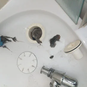 Abflussverstopfung und Rohrreinigung 2 Dusche verstopft