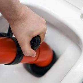 Abflussverstopfung und Rohrreinigung 3 WC verstopft